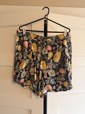 J. Jill Short with pockets: size Large